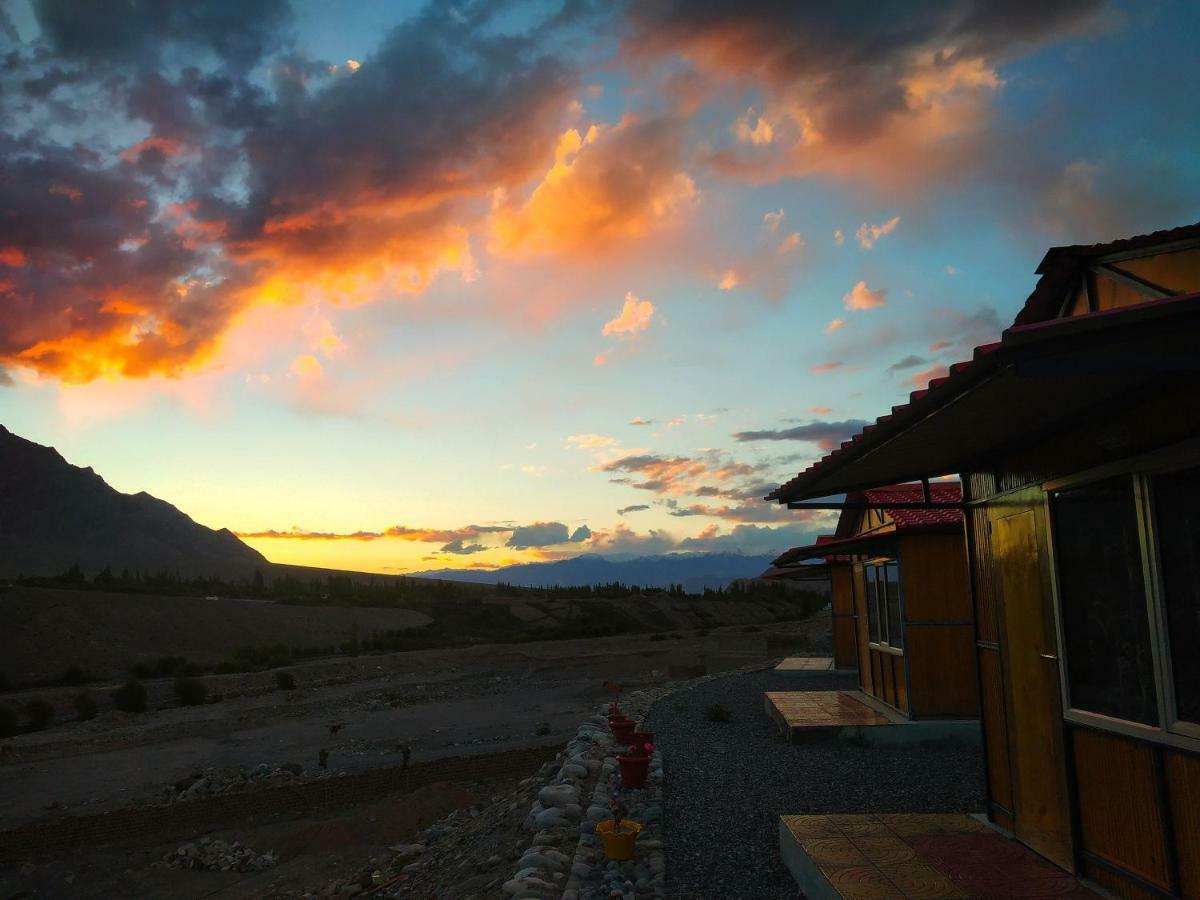 Neryok'S Indus View Hotel Chimre Exterior photo